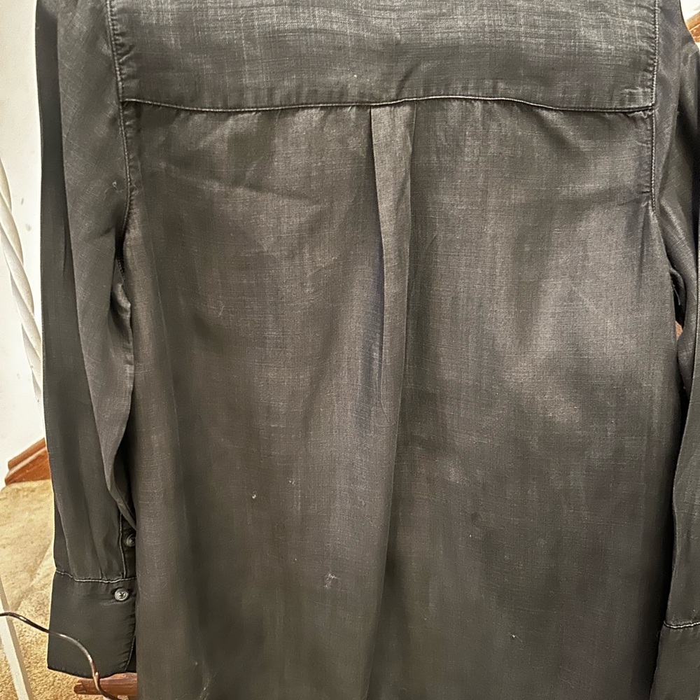 NWT Chico size 1 light black flowing shirt.
